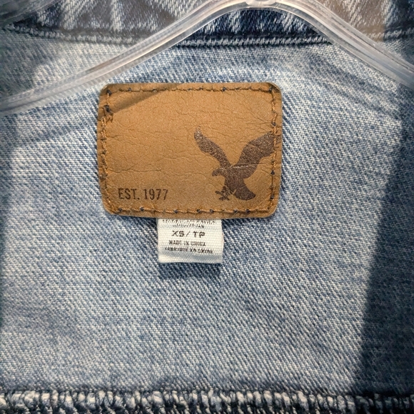 Distressed American Eagle jean jacket - Picture 2 of 4